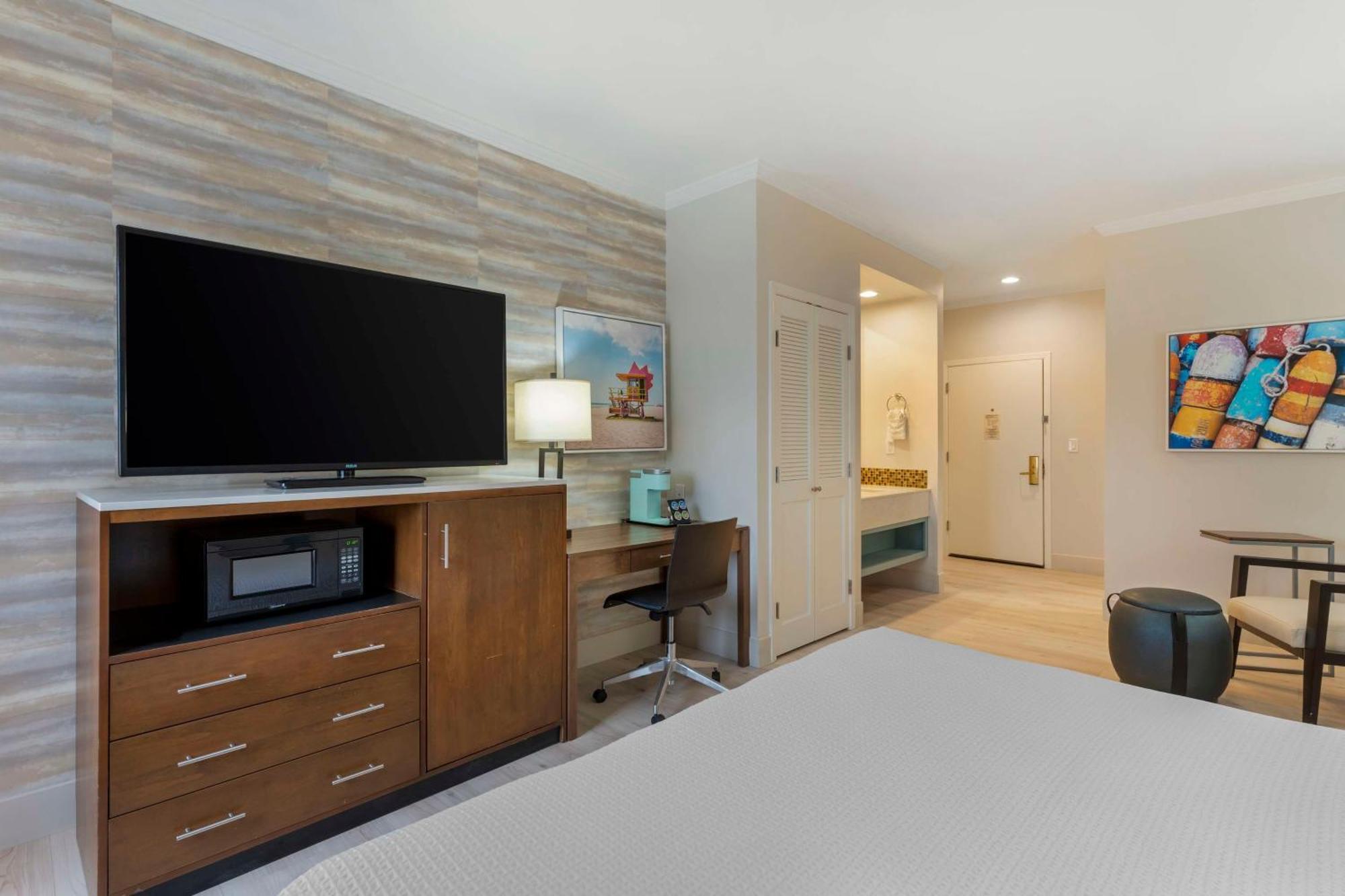 Best Western Plus All Suites Inn Santa Cruz Exterior photo